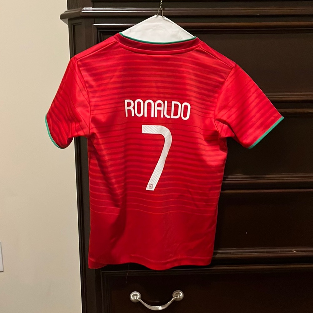 Cristiano Ronaldo Portugal soccer jersey kids/youth small/S